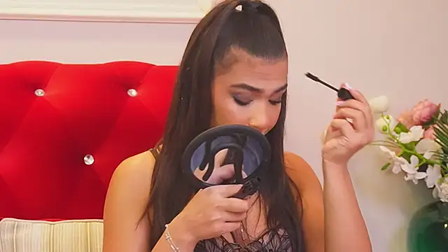 Snapshot of MyaMuse chatting on November 28, 8:11 pm MyaMuse online show from November 28, 8:11 pm