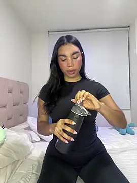 karolaalcendra online show from March 1, 12:34 am