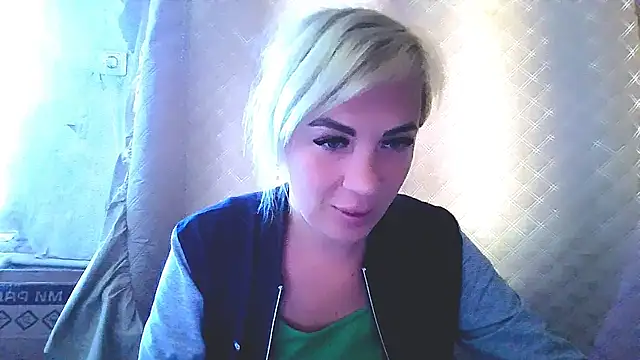 Snapshot of EmmaCat_ chatting on September 14, 9:52 am EmmaCat online show from September 14, 9:52 am