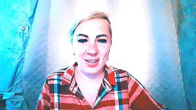 Snapshot of EmmaCat_ chatting on September 15, 5:29 am EmmaCat online show from September 15, 5:29 am