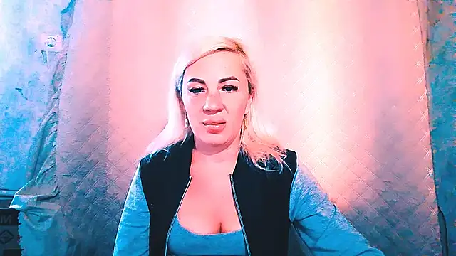 Snapshot of EmmaCat_ chatting on September 16, 5:19 am EmmaCat online show from September 16, 5:19 am