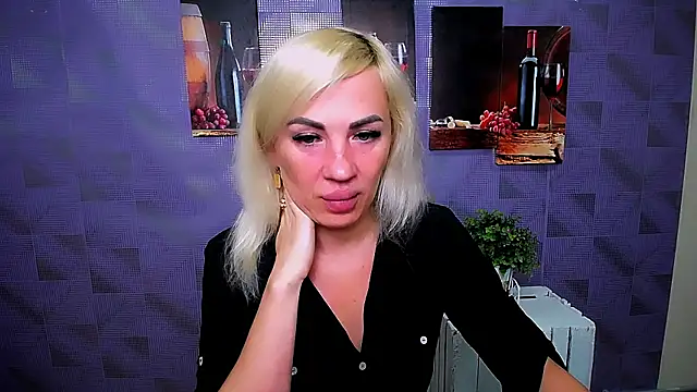 Snapshot of EmmaCat_ chatting on September 18, 5:31 am EmmaCat online show from September 18, 5:31 am