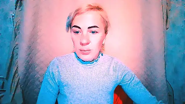 Snapshot of EmmaCat_ chatting on October 6, 4:32 am EmmaCat online show from October 6, 4:32 am