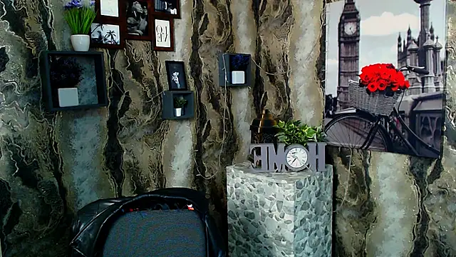 Snapshot of EmmaCat_ chatting on October 9, 5:05 am EmmaCat online show from October 9, 5:05 am