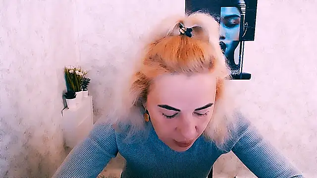 Snapshot of EmmaCat_ chatting on October 14, 5:30 am EmmaCat online show from October 14, 5:30 am