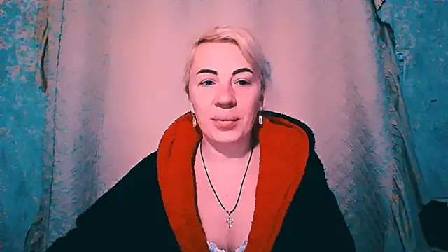 Snapshot of EmmaCat_ chatting on October 18, 5:10 am EmmaCat online show from October 18, 5:10 am