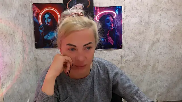 Snapshot of EmmaCat_ chatting on October 21, 3:51 am EmmaCat online show from October 21, 3:51 am