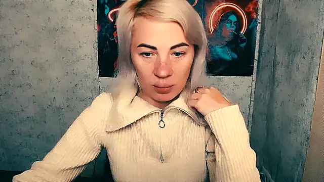 Snapshot of EmmaCat_ chatting on October 22, 5:19 am EmmaCat online show from October 22, 5:19 am