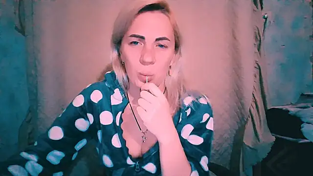 Snapshot of EmmaCat_ chatting on October 30, 7:47 pm EmmaCat online show from October 30, 7:47 pm