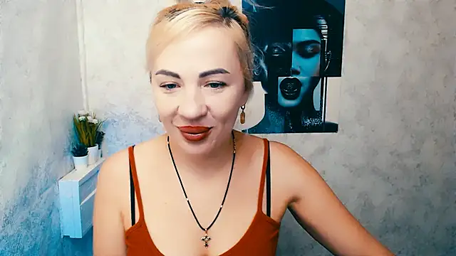 Snapshot of EmmaCat_ chatting on November 3, 7:20 am EmmaCat online show from November 3, 7:20 am