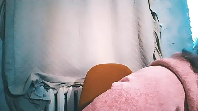 Snapshot of EmmaCat_ chatting on November 9, 5:28 am EmmaCat online show from November 9, 5:28 am