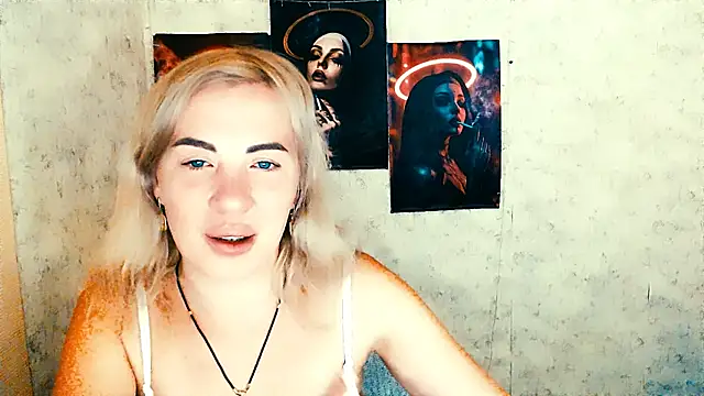 Snapshot of EmmaCat_ chatting on November 10, 6:18 pm EmmaCat online show from November 10, 6:18 pm