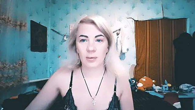 Snapshot of EmmaCat_ chatting on November 15, 5:49 am EmmaCat online show from November 15, 5:49 am