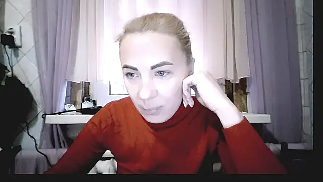 Snapshot of EmmaCat_ chatting on November 19, 6:13 am EmmaCat online show from November 19, 6:13 am
