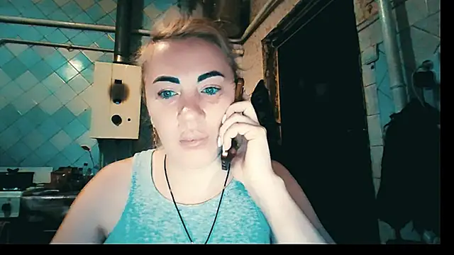 Snapshot of EmmaCat_ chatting on November 27, 7:43 am EmmaCat online show from November 27, 7:43 am