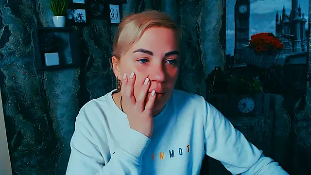 Snapshot of EmmaCat_ chatting on November 29, 5:32 am EmmaCat online show from November 29, 5:32 am