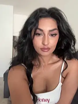 Snapshot of Mia_spicyy chatting on June 18, 8:36 am Mia spicyy online show from June 18, 8:36 am