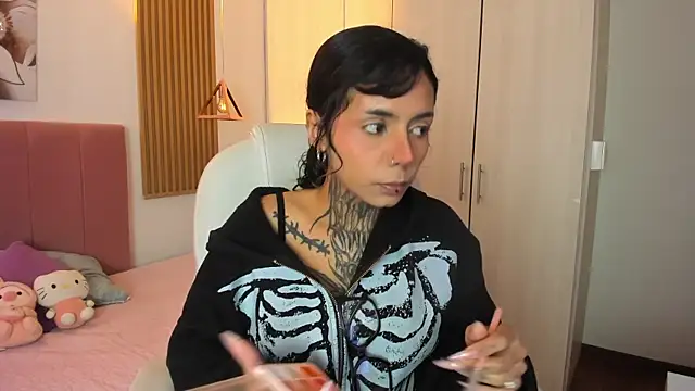 KoraRousee online show from November 3, 1:23 pm