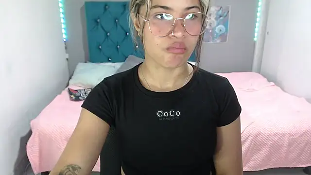 Snapshot of mia_sexgirl chatting on June 19, 12:42 pm mia sexgirl online show from June 19, 12:42 pm