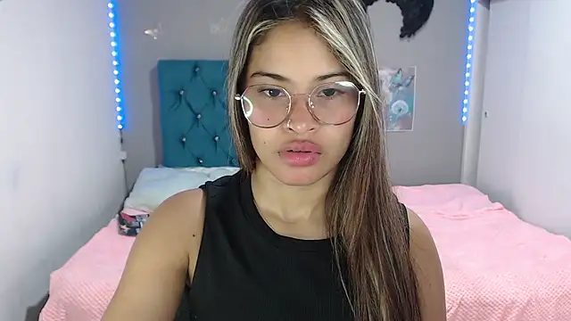 Snapshot of mia_sexgirl chatting on June 22, 12:13 pm mia sexgirl online show from June 22, 12:13 pm