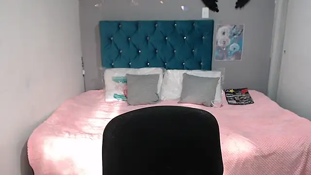 Snapshot of mia_sexgirl chatting on July 24, 12:25 pm mia sexgirl online show from July 24, 12:25 pm