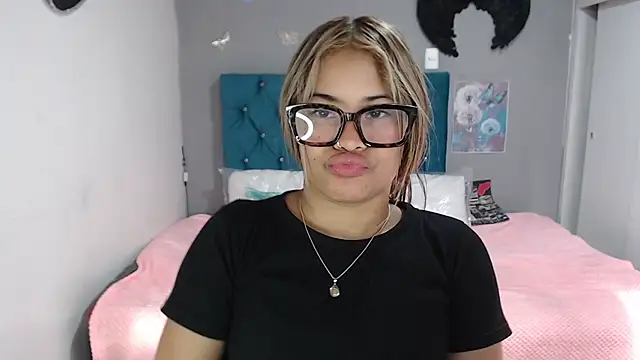 Snapshot of mia_sexgirl chatting on July 28, 12:23 pm mia sexgirl online show from July 28, 12:23 pm