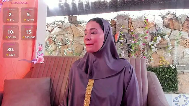Snapshot of ShanaJamil chatting on June 10, 12:15 pm ShanaJamil online show from June 10, 12:15 pm