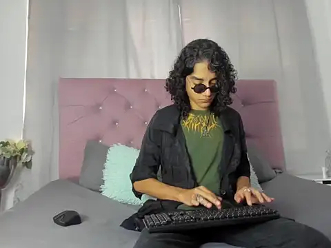 Snapshot of EthanBlackwoodd chatting on October 9, 7:23 pm EthanBlackwoodd online show from October 9, 7:23 pm