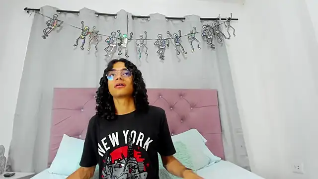 EthanBlackwoodd online show from November 23, 9:03 pm