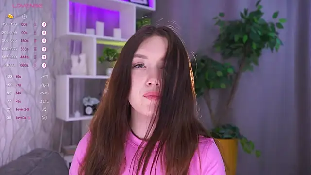 Snapshot of AlinaOrf chatting on November 10, 5:17 am AlinaOrf online show from November 10, 5:17 am