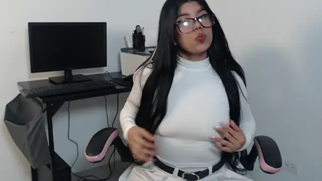 MayaScott11 online show from April 27, 7:12 pm