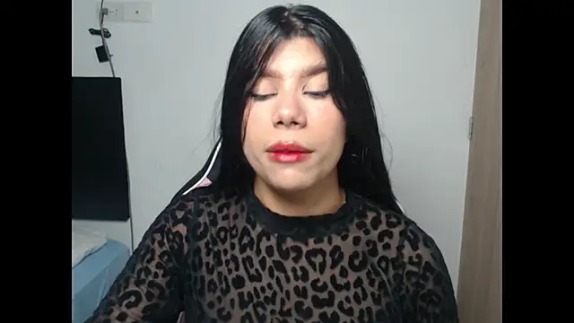 Snapshot of MayaScott11 chatting on May 24, 9:09 pm MayaScott11 online show from May 24, 9:09 pm