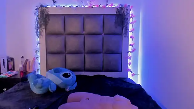 abbiecollins js online show from February 13, 4:30 am