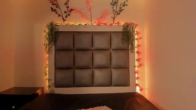 abbiecollins js online show from March 14, 4:18 am