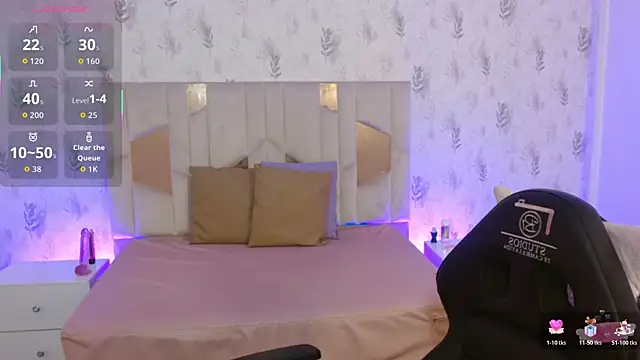 Snapshot of DAKOTA_TAY1 chatting on October 17, 11:35 am DAKOTA TAY1 online show from October 17, 11:35 am