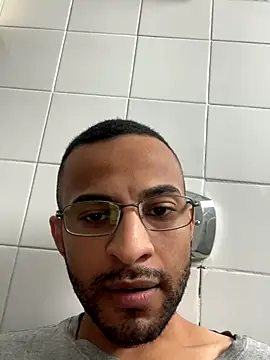 Snapshot of pauzudomoreno1 chatting on December 14, 7:18 pm pauzudomoreno1 online show from December 14, 7:18 pm