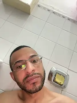 Snapshot of pauzudomoreno1 chatting on December 17, 1:44 am pauzudomoreno1 online show from December 17, 1:44 am