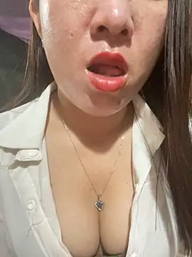 Snapshot of Luna-ass chatting on November 8, 1:17 am Luna-ass online show from November 8, 1:17 am