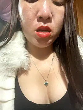 Snapshot of Luna-ass chatting on December 2, 1:00 am Luna-ass online show from December 2, 1:00 am