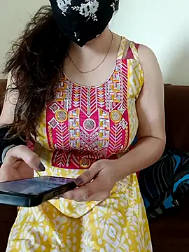 Snapshot of sassy_aly007 chatting on November 6, 6:47 am sassy aly007 online show from November 6, 6:47 am