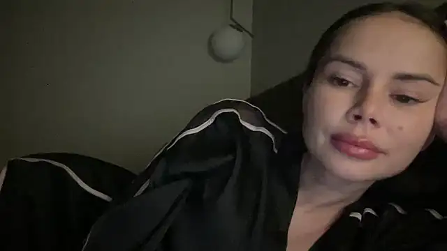 Snapshot of Orlinah chatting on November 18, 4:00 pm Orlinah online show from November 18, 4:00 pm