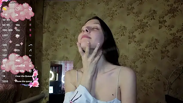 QutieDaSweet online show from March 19, 1:42 am