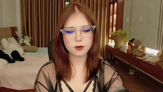 Snapshot of Lilith_Bonheur chatting on May 13, 8:27 pm Lilith Bonheur online show from May 13, 8:27 pm