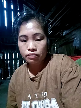 Luyen004 online show from May 6, 10:37 pm