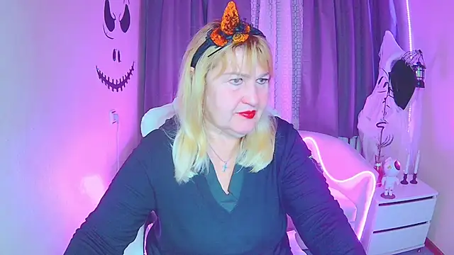 EmmaEllison online show from October 31, 6:58 am