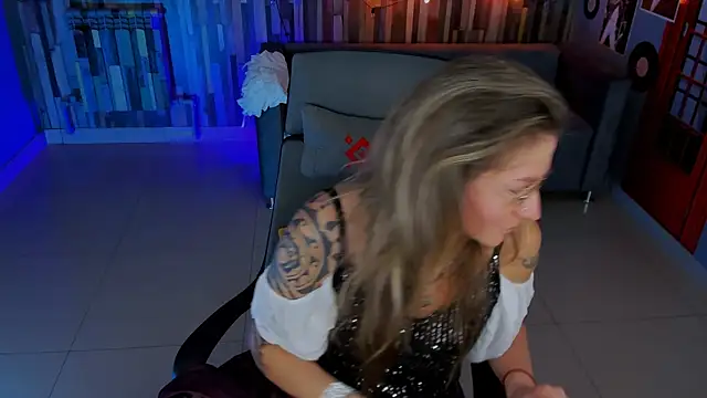 Snapshot of UmaSpace chatting on December 1, 5:01 am UmaSpace online show from December 1, 5:01 am