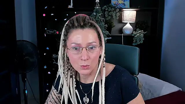 Snapshot of UmaSpace chatting on December 20, 5:14 am UmaSpace online show from December 20, 5:14 am