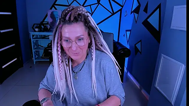 Snapshot of UmaSpace chatting on February 16, 9:49 am UmaSpace online show from February 16, 9:49 am