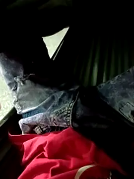 Snapshot of tailua05 chatting on April 12, 8:47 pm tailua05 online show from April 12, 8:47 pm