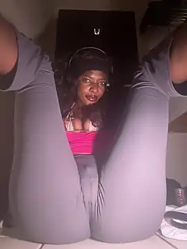 Snapshot of Oceanababe21 chatting on June 27, 1:32 am Oceanababe21 online show from June 27, 1:32 am